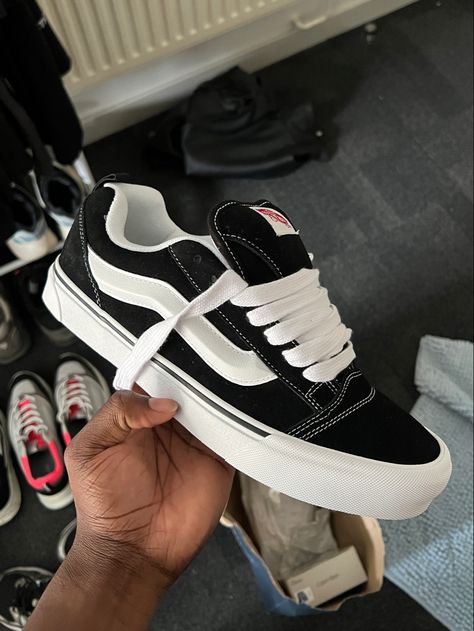 Trendy Vans Shoes, Vans Knew School, Chunky Vans Shoes, Vans Chunky Shoes, Thick Shoe Laces, Shoes With Thick Laces, Thick Laces Sneakers, New Skool Vans, New School Vans