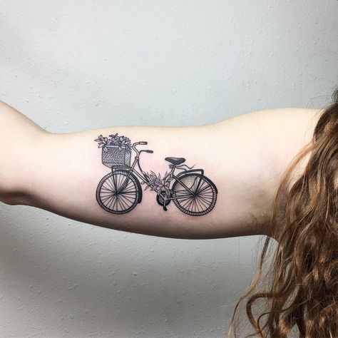 50 Cool Bicycle Women Tattoo Ideas to Make a Style Statement Tattoo Bike, Cycling Tattoo, Bicycle Tattoo, Bike Tattoos, Delicate Tattoo, Wrist Tattoos For Women, Bicycle Women, Skin Art, Blackwork Tattoo