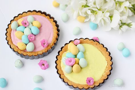 Easter Tarts, Dessert Tarts Mini, Easter Tart, Short Pastry, Easter Food Crafts, Easter Food Appetizers, Easter Snacks, Easter Dinner Recipes, Tart Dessert