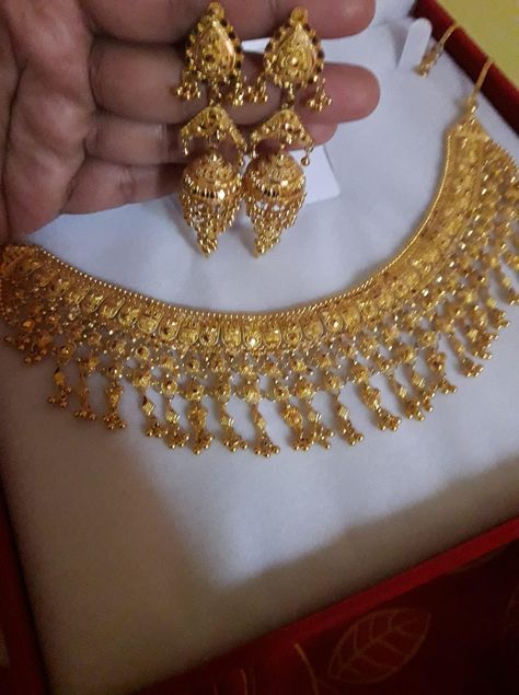 Pakistani Gold Jewellery Design, 3 Tola Gold Set Design, Gold Set Design, Baby Jewelry Gold, Indian Gold Necklace Designs, Jewelry Necklace Simple, Desi Jewelry, Wedding Jewelry Sets Bridal Jewellery, Bridal Jewelry Sets Brides