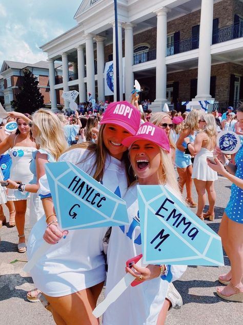 Preppy Sorority, Recruitment Themes, Rush Week, Sorority Ideas, Preppy College, Go Best Friend, College Sorority, Bid Day Themes, American Teen