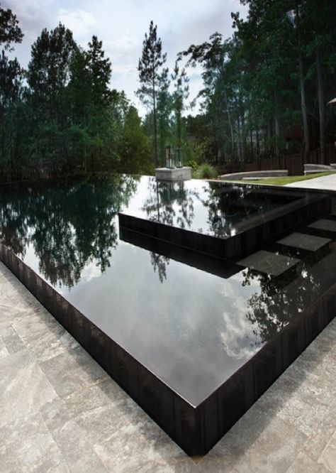 Black Zero Edge Swimming Pool....Oh Black water......Perfect for a Midnight swim.  Beautiful sky reflections on a Black pool.  Modern Pool.  Modern Architecture. Kleiner Pool Design, Moderne Pools, Infinity Pools, Small Pool Design, Pool Fountain, Casa Country, Reflecting Pool, Modern Pools, Dream Pools