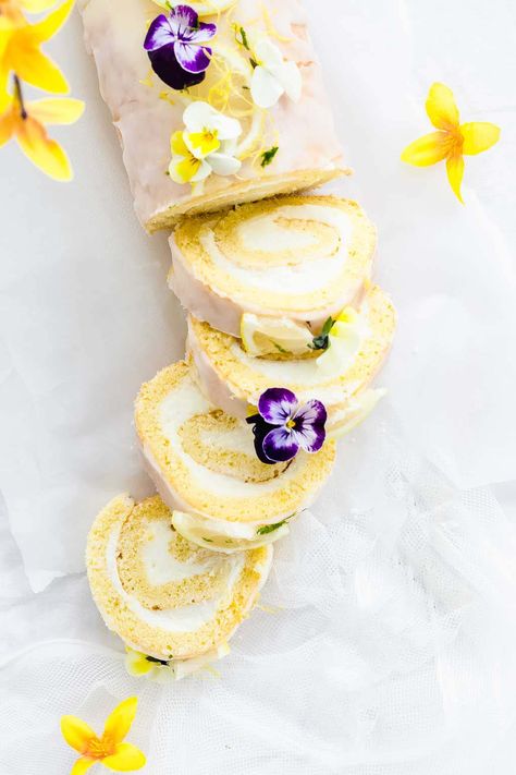 Lemon Roll Cake (Lemon Swiss Roll) | Bite It Quick Lemon Blueberry Swiss Roll, Lemon Swiss Roll Cake, Lemon Roll Cake Recipe, Lemon Roll Cake, Lemon Cake Roll, Lemon Swiss Roll, Swiss Roll Cake Recipe, Korean Cafes, Lemon Roll