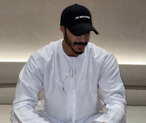 Street Style Boy, Boys Aesthetic Outfits, Saudi Men, Arab Men Fashion, Light Skin Men, Gentleman Aesthetic, Handsome Arab Men, Mens Casual Outfits Summer, Muslim Men