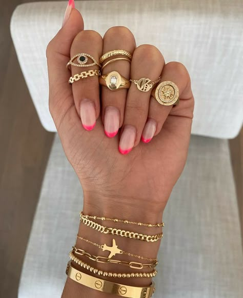 Preppy Jewelry, Jewelry Accessories Ideas, Dope Jewelry, Classy Jewelry, Jewelry Essentials, Jewelry Lookbook, Stacked Jewelry, Girly Jewelry, Jewelry Inspo