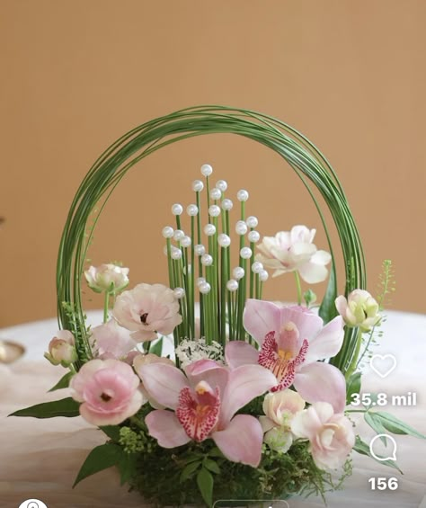 Lotus Floral Arrangement, Beach Inspired Floral Arrangements, Bamboo Flower Arrangement Floral Design, Sculptural Flower Arrangement, Floral Arrangements For Mother’s Day, Basket Flower Arrangements, Arreglos Ikebana, Contemporary Flower Arrangements, Tropical Floral Arrangements