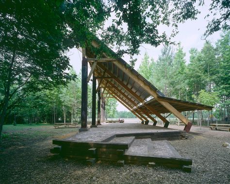 Akron Pavilion | Auburn University Rural Studio | Akron, Alabama | 1997 Rural Studio, Timber Architecture, Pavilion Design, Architecture Building Design, Timber Structure, Timber Construction, Roof Structure, Outdoor Wood, Roof Design