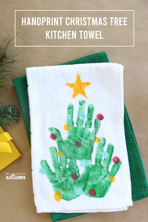 Cute idea! Make a handprint Christmas tree kitchen towel - fun homemade Christmas gift idea. Diy Gift Christmas, Christmas Tree Kitchen, Hand Print Tree, Handprint Christmas Tree, Homemade Christmas Gift, Diy Gifts To Make, Handprint Christmas, Kids Gift Baskets, Christmas Hand Towels