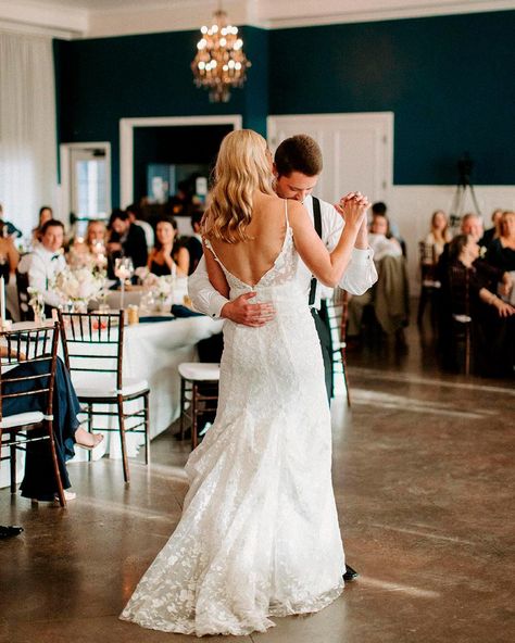 Wedding Dances Order, Dance Etiquette, Wedding Photos Ideas, Reception Activities, Mother Son Dance, Creative Wedding Photo, Money Dance, Weddings By Color, Wedding Photography Tips