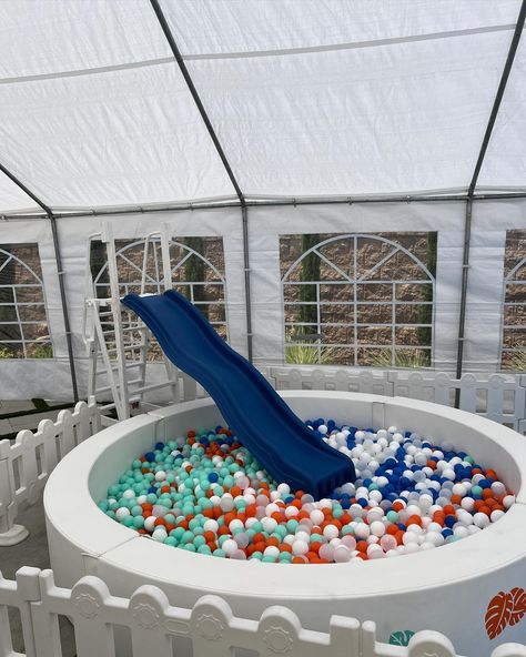 Our blue softplay with our biggest ball pit and ✨ NEW ✨ blue slide 😍 it looks amazing all together! Remember we can personalize to any theme 👉🏼 Modern Party, Big Balls, Soft Play, Bridal Bangles, Ball Pit, Party Rentals, San Diego, Bangles, Canning