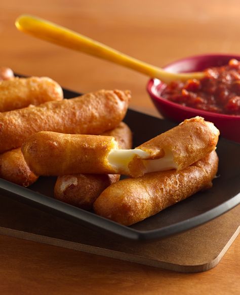 No need to go to a restaurant to get your mozzarella stick fix now that you have this easy recipe! The trick? Freezing sticks of cheese for an hour before frying. This ensures that the outside will get crispy before the cheese starts to melt. Easy Cheese Sticks, Cheese Sticks Recipe, Bisquick Recipes, Easy Cheese, Mozzarella Sticks, Cheese Sticks, Favorite Appetizers, Cheese Serving, Betty Crocker