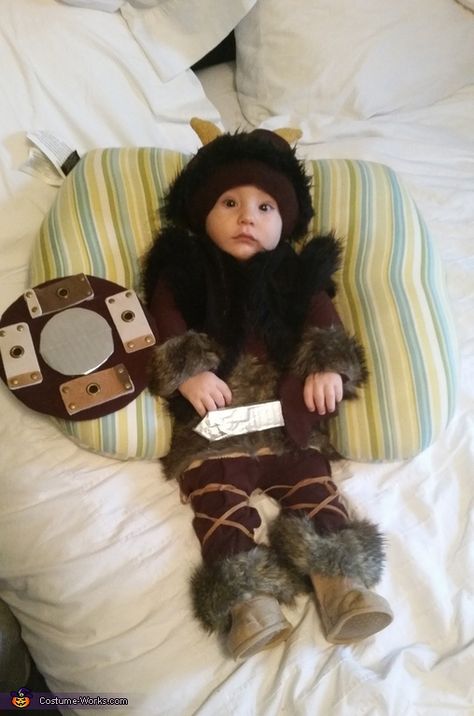 Baby Viking Costume, Creative Diy Costumes, Ash Costume, Viking Halloween, Viking Halloween Costume, Vikings Halloween, Viking Baby, Ladies Sweaters, Halloween Costumes 2014