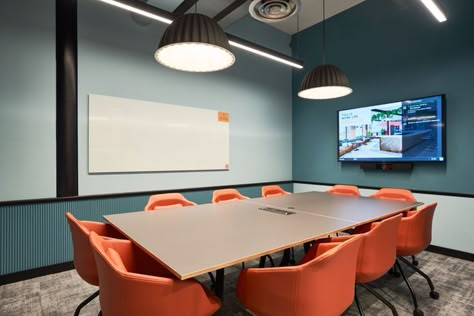 Colorful Meeting Room, Company Office Ideas, Office Meeting Room Design, Office Color Scheme, New Office Design, Cheap Office Furniture, Meeting Room Design, Office Design Inspiration, Office Interior Design Modern