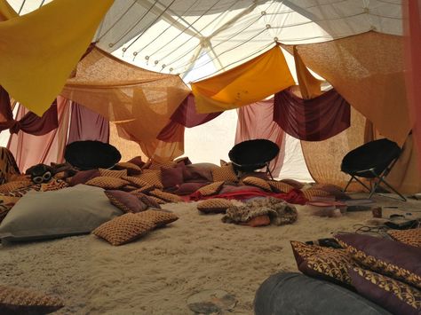 I Went To Burning Man And It Was Even Crazier Than I Expected - There was a communal tent filled with pillows, blow up couches, and chairs where everyone could hang out together. Festival Set Up, Burning Man Camps, Africa Burn, Burning Man 2017, Afrika Burn, Burning Man 2015, Burning Men, Tattoos Arm, Black Rock City