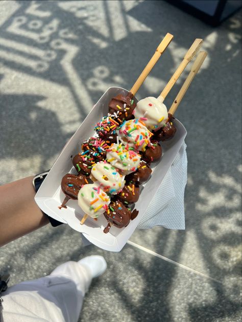 Donut Shop Ideas, Desert Business Ideas, Waffle Balls, Food Truck Desserts, Mini Donut Recipes, Fruit Chip, Food Business Ideas, Bubble Waffle, Cute Baking