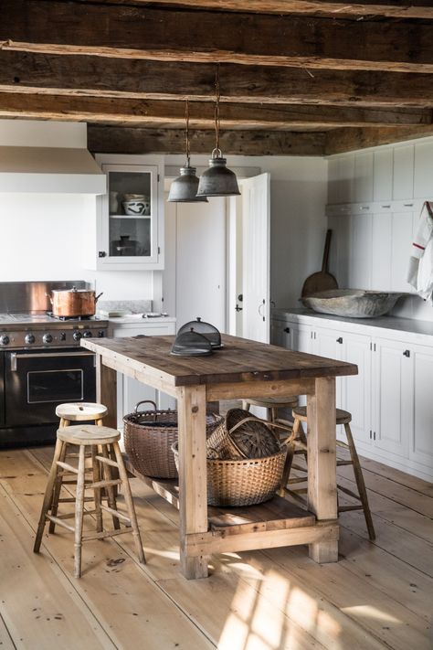 Rustic Cottage Kitchens, Cottage Kitchen Inspiration, Farmhouse Style Kitchen Decor, Kitchen Tour, Rustic Country Kitchens, Rustic Kitchen Island, Kitchen Island Decor, Kitchen Decor Ideas, Cottage Kitchens