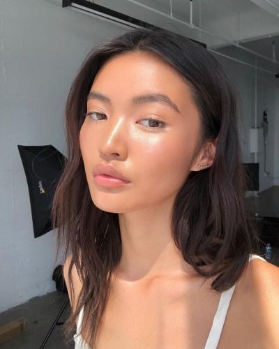 Learn what PIH is and the best ways to treat it.  | Korean skincare K-beauty Emrata Instagram, Model Tips, Minimal Makeup Look, Post Inflammatory Hyperpigmentation, Hair Straighteners Flat Irons, Glossy Makeup, Minimal Makeup, Makijaż Smokey Eye, Phoebe Philo