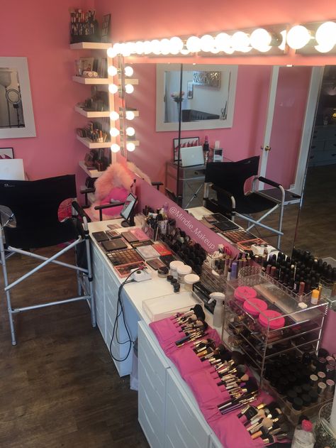 Mua Room Makeup Artists, Makeup Suite Ideas, Makeup Set Up Ideas, Mua Suite, Makeup Suite Decor, Mua Room, Makeup Artist Room Ideas, Makeup Suite, Makeup Artist Room