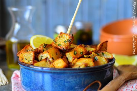 Batata Harra : Pommes de terre épicées libanaise #libanesedish #easyrecipe #potatoes #spices Batata Harra, Easy Diner, Healthy Food Alternatives, Lebanese Recipes, Middle Eastern Recipes, World Recipes, Samar, Cayenne, Easy Cooking