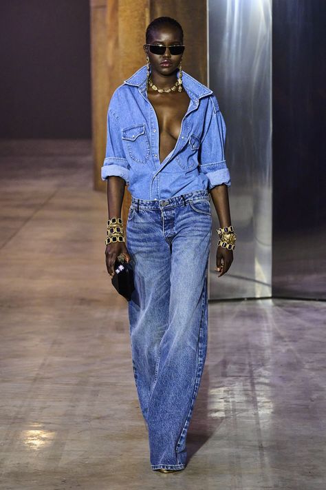 Tendenze moda Primavera Estate 2023: il jeanselleitalia Look Jean, Spring Denim, Gareth Pugh, Grunge Look, Double Denim, Denim Trends, Spring Fashion Trends, Chic Outfit, Looks Chic