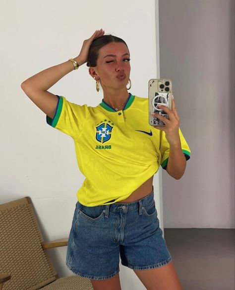 Brazil Clothing, Polo Shirt Outfit Women's, Brazil T Shirt, Football Jersey Outfit, Polo Shirt Outfits, Fashion Vocabulary, Baggy Style, Jersey Outfit, Football Outfits