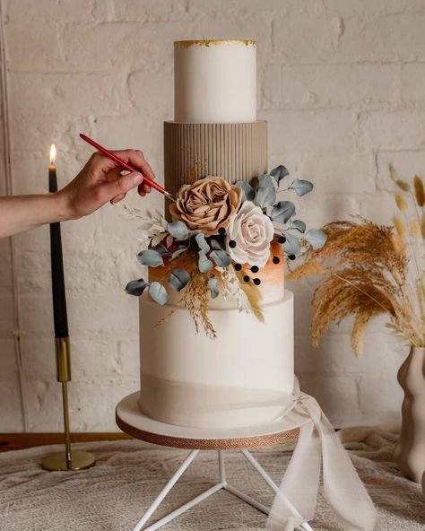 Fall Wedding Cake Ideas, Fall Wedding Cake, Autumn Celebration, Boho Cake, Dream Wedding Cake, Golden Autumn, Fall Wedding Inspiration, Fall Wedding Cakes