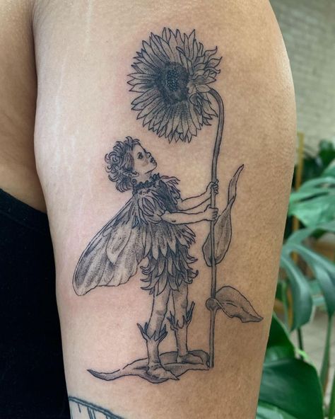 novaraye on Instagram: “Another flower fairy 🧚🏻‍♀️thank you Ivy Done with machine ⭒ ☽ ☼ #novarayeart #novarayetattoos #taliamart #minimaltattoos #handpoketattoo…” Fairy Flower Tattoo, Tea Tattoo, Fae Art, Cute Tats, Illustration Tattoo, Daisy Tattoo, Vine Tattoos, Fairy Illustration, Hand Poked Tattoo