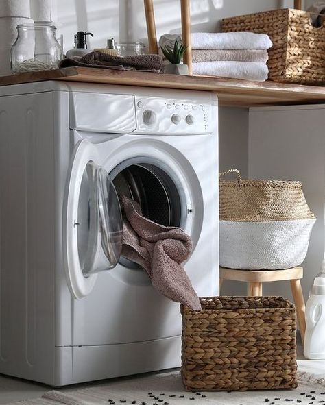 Heather Dessinger on Instagram: "🧺 I used to think that washing machines were self-cleaning: Just toss in your dirty clothes, a scoop or two of laundry detergent, and the machine cleans the clothes AND itself, right?⁣⁠ ⁣⁠ Unfortunately, no.⁣⁠ ⁣⁠ Both top-loaders and front-loaders can develop buildup from soap scum and hard-water deposits, and they're vulnerable to mold and mildew, too.⁣⁠ ⁣⁠ I’ve put together a simple guide to cleaning your washing machine so that your laundry comes out cleaner Aesthetic Washing Machine, Homemade Laundry Soap, Laundry Soap Homemade, Clean Your Washing Machine, Washing Machine Cleaner, Frozen Wallpaper, Water Poster, Homemade Laundry, Bubble Paper