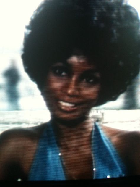 Teresa Graves, Curly Natural Hair Styles, Classic Black Women, Christie Love, Undercover Police, 90s 2000s Fashion, Black Light Posters, Black Glamour, 60s And 70s Fashion