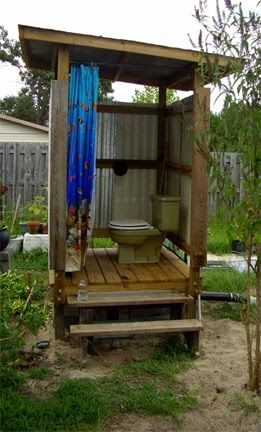 Outside Toilet Ideas Backyards, Cabin Toilet, Outdoor Toilet And Shower, Outhouse Ideas, Outdoor Restroom, Outhouse Bathroom, Outside Toilet, Outdoor Shower Diy, Sheet Metal Roofing