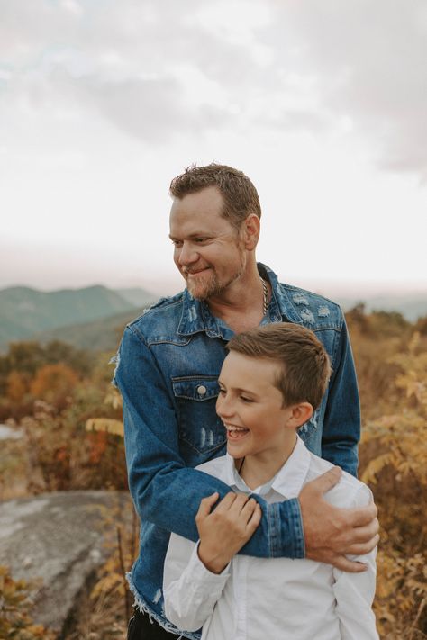 Father Son Picture Ideas, Father And Son Picture Ideas, Father Daughter Photography Poses, Father Son Photoshoot Ideas, Father Son Poses Photo Shoot, Dad And Sons Photography, Son And Father Photography, Father And Kids Photoshoot, Daddy And Son Photo Shoot