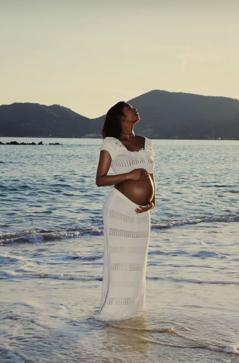 Cancun Maternity Photos, Sea Maternity Shoot, Pregnancy Outfits Vacation, Maternity Photography Themes, Pregnant Beach Aesthetic, Maternity Photography On Beach, Black Dress Beach Photoshoot, Pregnancy Shoot Black Women, Boho Pregnancy Photoshoot