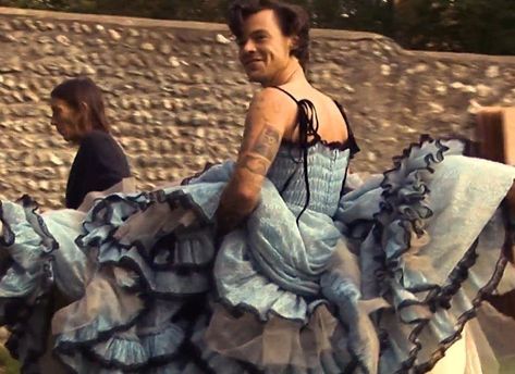 Harry Styles Dress, Harry Styles Vogue, Harry Styles Images, Candace Owens, Vogue Photoshoot, Harry Styles Cute, Vogue Dress, Big Photo, Louis And Harry