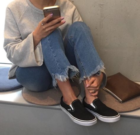 Vans Slip Ons Outfit, Outfits With Vans Slip Ons, White Slip On Vans Outfit, Black Slip On Vans Outfit, Black Vans Outfit, Slip On Outfit, Slip Ons Outfit, Vans Slip On Black, Outfit Vans