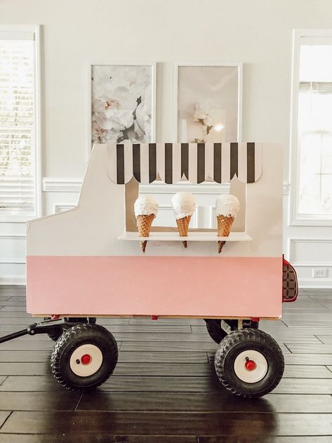 Ice Cream Costume Kids, Ice Cream Wagon, Wagon Halloween Costumes, Wagon Costume, Ice Cream Costume, Baby Ice Cream, Halloween Ice Cream, Family Halloween Costume, Kids Wagon