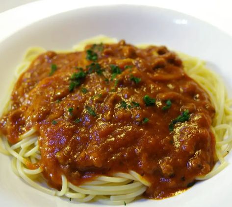 Spaghetti Factory Meat Sauce, Old Spaghetti Factory, Blooming Onion Recipes, Meat Sauce Recipe, Spaghetti Factory, Spaghetti Meat Sauce, Meat Sauce Recipes, Spaghetti Sauce Recipe, Homemade Spaghetti