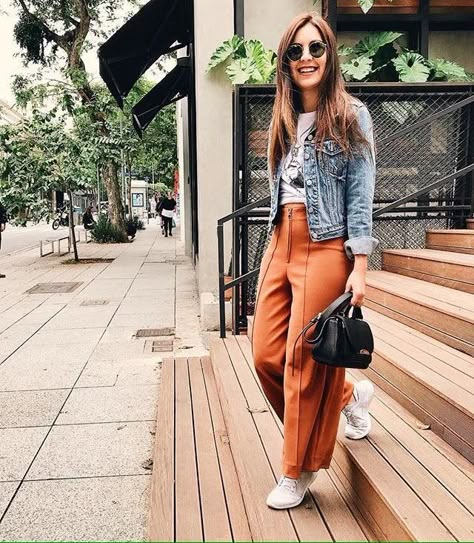 Colored Pants Outfits, Marlene Hose, Dresses With Vans, Outfit Upgrade, Orange Pants, Relaxed Outfit, Cool Street Fashion, Blazer Outfits, Curvy Outfits