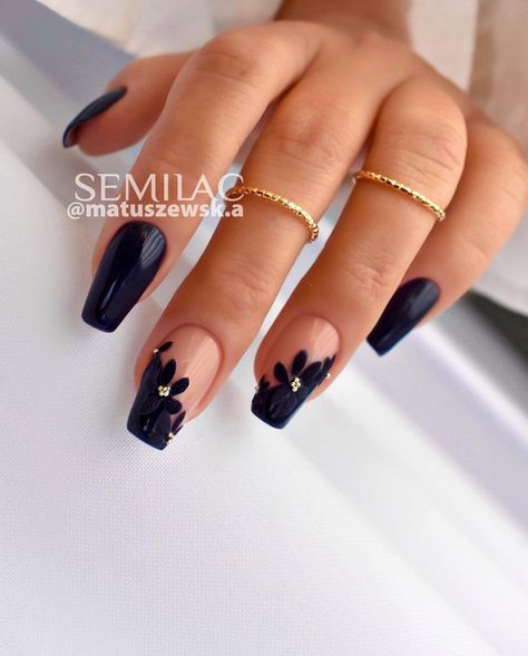 Stay on trend with our curated edit of pretty black nail ideas! From cute and simple to bold and trendy, discover the perfect designs for your next nail set. For example, we love these long black nails with flower art. Black Color Nails, French Tip Art, Nail Art Christmas Designs, Coffin Short Nails, Short Nail Designs Acrylic, Red Nails French, Simple Nail Designs Short, Cute Nails Black, French Nails White