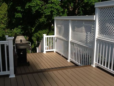 If your deck is designed with different levels, incorporate privacy rails at staggered heights. Privacy Deck, Screen Deck, Privacy Wall On Deck, Small Pergola, Screened In Deck, Deck Privacy, Deck Pictures, Building A Porch, Patio Deck Designs