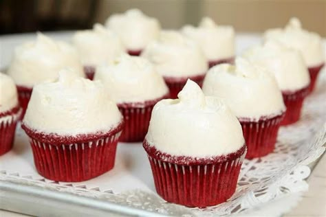 Magnolia Cupcakes, Magnolia Bakery Banana Pudding, Savory Cakes, Magnolia Bakery, Magnolias Bakery, Velvet Cupcakes, Red Velvet Cupcakes, Köstliche Desserts, Bakery Recipes