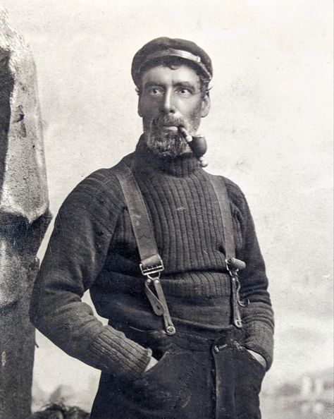 1920s Dock Worker, Old Fisherman Photography, Sailor Outfit Mens Aesthetic, New England Fisherman Aesthetic, Fisherman Outfit Men, Fisherman Style Men, Old Fisherman Aesthetic, Fisherman Reference, Vintage Fisherman Aesthetic