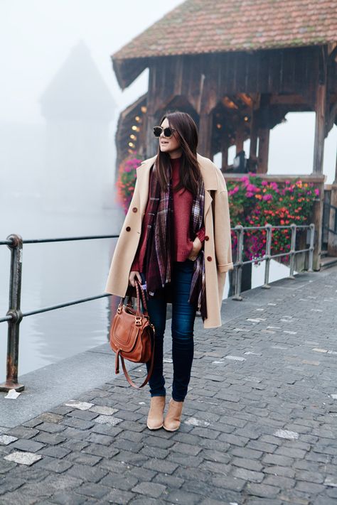 Burgundy sweater with plaid scarf and camel coat in Lucerne. Winter Outfit Aesthetic, Camel Coat Outfit, Outfit Ideas Winter, Kendi Everyday, Cold Weather Outfit, Winter Outfit Ideas, Camel Coat, Burgundy Sweater, Coat Outfits