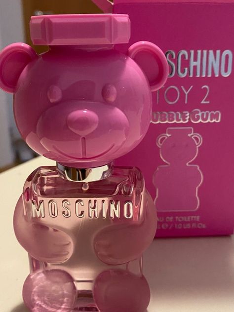 Pink Perfumes, Perfume Moschino, Moschino Perfume, Kylie Baby, Y2k Background, Birthday Goals, Inspirational Quotes For Students, Avon Perfume, Perfume Collection Fragrance