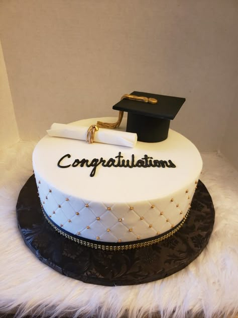 Cakes For Graduation High School, College Graduation Cakes 2023, Graduation Cake Designs For Boys, Green Graduation Cakes, Graduation Cakes For Guys, High School Grad Cake Ideas, High School Graduation Cake Ideas 2023, Graduation Cake Designs College, Congratulations Cake Design