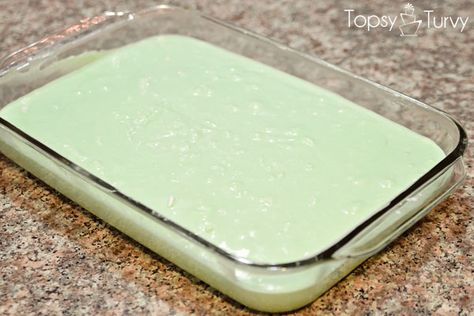 Thanksgiving Green Salad, Lime Jello Salad, Jello With Cool Whip, Lime Jello Salads, Pineapple Jello, Jello Mold Recipes, Congealed Salad, Jello Recipe, Saltine Toffee