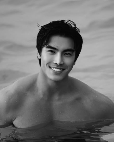 James D. Kim (김동익) 🇰🇷🇨🇦 (@jamesd.kim) adicionou uma foto em sua respectiva conta do Instagram: "Happy by the ocean ☀️ 📸 @anniepwanderlust ♥️" Beauty Tips Hair, Korean Male Models, Lee Min Ho Songs, Most Handsome Korean Actors, Twisted Hate, Asian Male Model, Fitness Challenges, Tips Hair, Handsome Asian Men