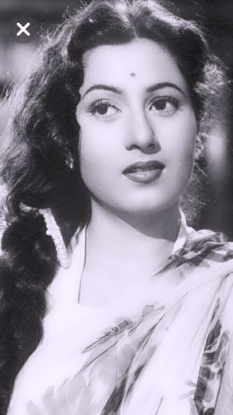 Madhubala Telugu Serial Actress, Madhubala Actress, Old Film Stars, Bollywood Images, Bio Data, Retro Bollywood, Serial Actress, Bollywood Photos, Vintage Bollywood