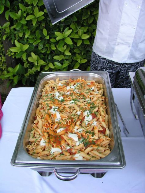 Pasta Catering Wedding, Spaghetti Wedding Food, Main Course Wedding Food, Wedding Food Inspiration, Wedding Pasta Station, Italian Food For Wedding, Christmas Dinner Party Menus Food Ideas, Pasta Catering Ideas, Pasta At Wedding