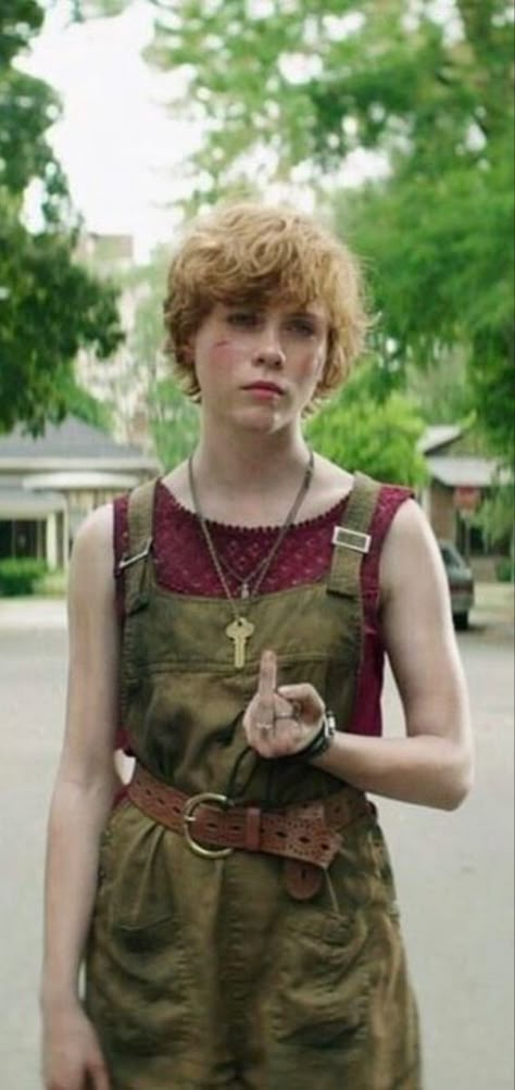 Beverly Marsh Aesthetic Outfit, It The Clown, Swag Music, Clown Movie, Beverly Marsh, Queen Sophia, Sophia Lillis, Velvet Glove, It 2017