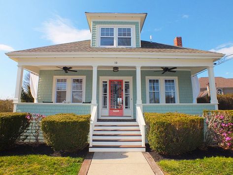 Beach Bungalow Exterior, Modern Beach Cottage, Craftsman Bungalow Exterior, Beach Chic Decor, House Flipper, House Flippers, Bungalow Exterior, Bungalow Homes, Cottages And Bungalows